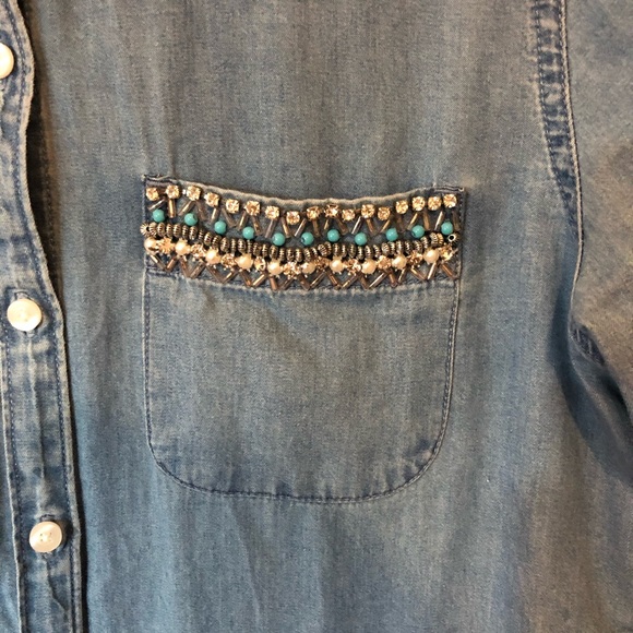 Denim button down top with beaded pocket - Picture 3 of 4